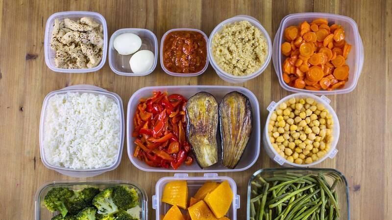 Preparaciones caseras organizadas para la semana